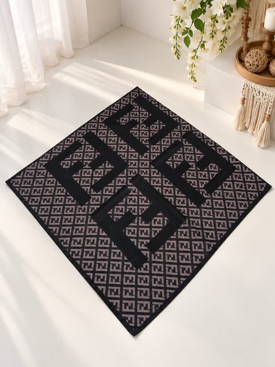 روسری ساتن حریر قواره ۱۲۰ طرح فندی
