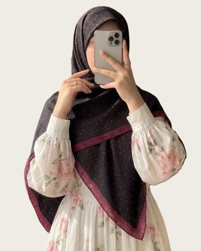 روسری نخی قواره 140 طرح ستاره بارون - M
